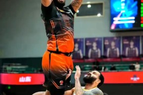 里程碑夜！辽宁本钢豪取连胜，欧超杯加时末段刷纪录，赛场秩序良好，身体对抗强度拉满的简单介绍-开云娱乐平台