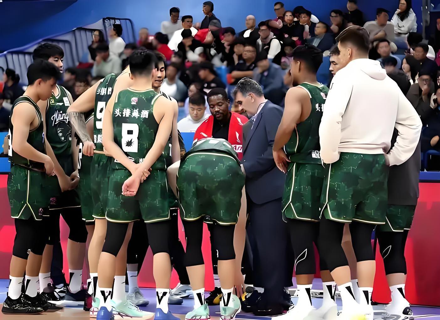 CBA常规赛集结日走向成谜；亚特兰大远射贴柱；质疑声仍在；赛程密集仍需轮换的简单介绍