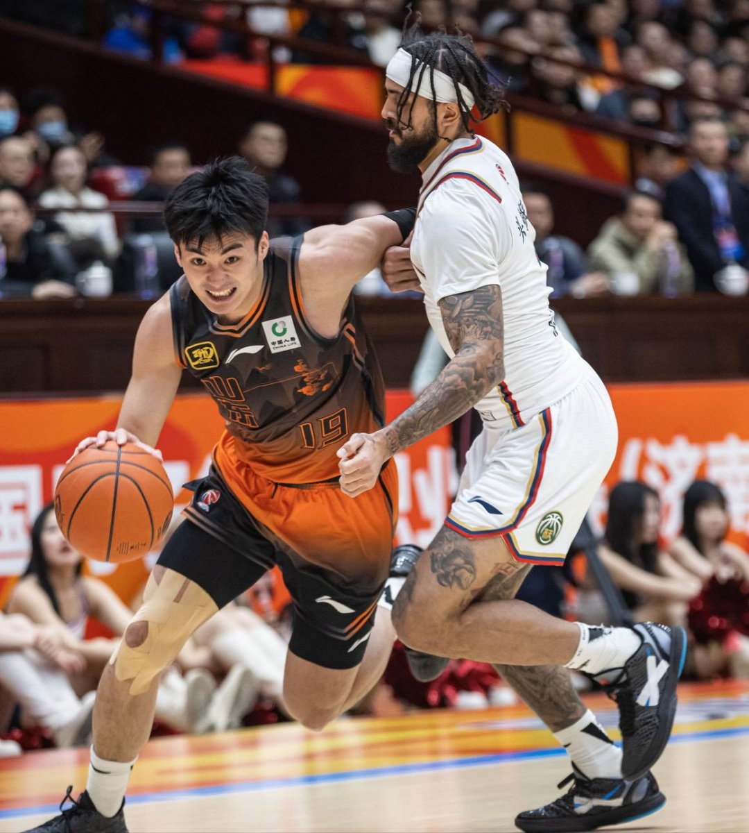 CBA常规赛集结日再迎强敌；洛杉矶快船止住颓势；主帅态度：压力陡增；赛程密集仍需轮换的简单介绍